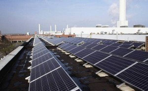 Устанавливаем солнечные батареи на крыше
